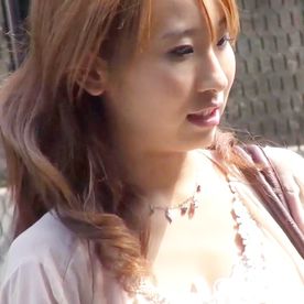 FC2-PPV-4714733 《人妻》ナンパでGETした32歳・スレンダー人妻をホテルに連れ込みハメ撮りSEX◆ご無沙汰ボディはイキっぱなし！他人棒で大絶叫イキ！大量精子放出！
