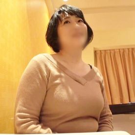 FC2-PPV-4683223 【熟女】Fカップのたわわなおっぱい！デカ尻の持ち主！ショートヘアーの53歳熟女◆パイズリご奉仕！アヘ顔晒して激しくイキまくり！
