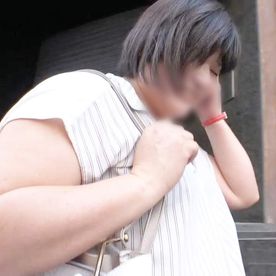 FC2-PPV-4685188 【熟女】大きな巨尻・豊満BODYを持つ53歳熟女◆くさいチ○ポを咥えさせられフェラチオ⇒口内射精！メスの顔を覗かせて、豊満BODYを震わせイキ狂い！