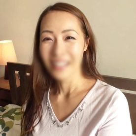 FC2-PPV-4720957 《中出し》M願望を叶えたいというロングヘアーの52歳熟女◆普段、旦那さんとのセックスでは味わったことのない、ツボを突いた責めに歓喜の声を上げて咽び泣く！膣内射精！