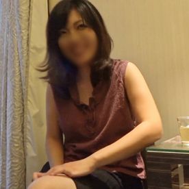 FC2-PPV-4696269 【人妻/熟女】妖艶フェロモン溢れるキャリアウーマンのOL人妻(33)欲求不満の身体疼かせヨガリ淫れるハメ撮りセックス。