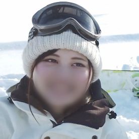 FC2-PPV-4717890 【素人】21歳清楚ルックスのスケベ女子大生を雪山ナンパ。触り心地良いぽっちゃりボディをガン突きアヘ顔連発中出しセックス。