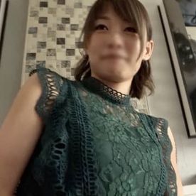 FC2-PPV-4718562 男性経験2人だけ!笑顔が可愛らしい素敵な三十路主婦と不倫NTR