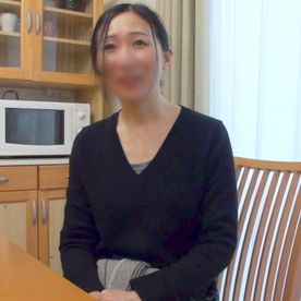 FC2-PPV-4692889 【熟女】52歳人妻。困り眉の笑顔が妙にセクシーです。オナニーさせてもしっとりとつややかに感じていて、常に上品な奥さんでした。