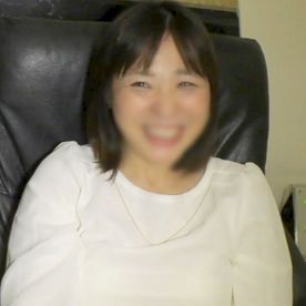 FC2-PPV-4706710 【熟女】57歳の可愛らしい美熟女。中でイッた事がないらしく、中イキをしてみたいとの事だったので激ピストンでイカせてあげました。