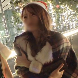 FC2-PPV-4703330 【素人/個撮】23歳テンション高いサンタコスのギャル美女。美脚スレンダーボディを押し倒し激ピスなし崩しセックス。