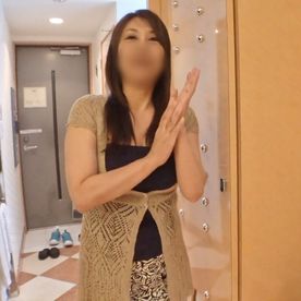 FC2-PPV-4706347 【人妻/熟女】ぽっちゃり巨乳の派手メイクのスナック**さん(54)むっちりボディを揺らして淫れる中出しセックス。
