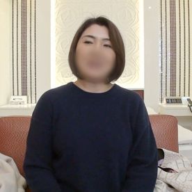 FC2-PPV-4721132 【人妻/熟女】51歳茶髪ショートヘアのぽっちゃり奥さん。肉厚たっぷりの爆乳ボディぷるぷる揺らして淫れる中出しセックス。