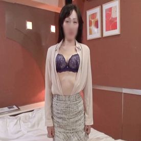 FC2-PPV-4723329 【人妻/熟女】49歳色気溢れる美人なスケベ奥さん。他人棒に跨り美脚ボディをクネらせヨガリ淫れるハメ撮りセックス。