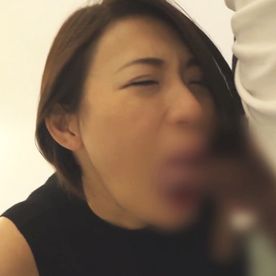 FC2-PPV-4714188 【個人撮影】色気爆発、超エロい美女とホテルでズコバコ本気SEX。