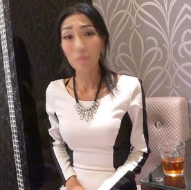 FC2-PPV-4696914 【不倫】美脚が際立つくらいの完璧スタイル熟女と本気セックス。 どこぞかの社長にいそうな風貌していながら、全身に力が入って骨を浮かせながらイクー！