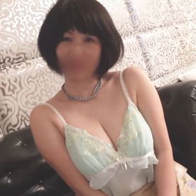 FC2-PPV-4691877 【五十路妻】ムチムチ巨乳なショートヘア熟女。おっぱいを震わせ本気イキ。