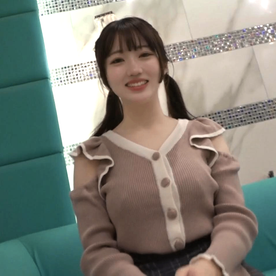 FC2-PPV-4700801 脱いだら巨乳だったカフェ店員さん(18) 彼氏に内緒でハメ撮り決行 Fカップおっぱいに大量射精