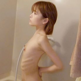 FC2-PPV-4698947 史上最もペラペラな極貧ガリ子19歳 美しくて狭い穴にキャパ越えの大量中出し【超高画質4K送付】