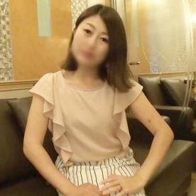 FC2-PPV-4712021 《熟女》むしゃぶりつきたくなる白肌も魅力的な清楚熟女（40）◆他人棒にハメ潮吹いてイキ狂い！濃厚ハメ撮りセックス