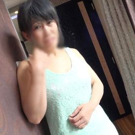 FC2-PPV-4713718 【中出し】塾講師・54歳・スレンダー熟女◆パイパンマ○コというエロさ！生チ○ポでガン突きされると潮吹きイキ！最後は連続絶頂！膣内射精！
