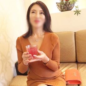 FC2-PPV-4719067 《熟女》バスト86センチEカップ／ウエスト61／ヒップ88の抜群スタイル！セレブな51歳・スレンダー熟女◆激しく腰を振り挿入中もかまわず大量潮吹き！汗・唾・潮・汁にまみれた情交！