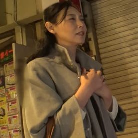 FC2-PPV-4702433 【ナンパ・美熟女】ナンパを断り切れない欲求不満なスケベ素人妻 1/8