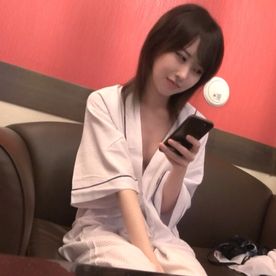 FC2-PPV-4706572 【個撮・素人】敏感潮吹き美人な友人の彼女とラブホに中出しチェックイン!!