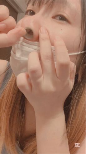 FC2-PPV-4747164 鼻の穴より大きい物を頑張って取り出す女子