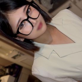 【無】**pyjpq*y*xy 知的すぎる黒髪巨乳秘書！！突くたび波打つデカ神尻！！イキ乱れるおとなしめインテリFカップ美女に大量種付け！！