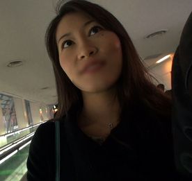 【個人撮影】スレンダーな体に美乳の元キャビンアテンダントに「いっぱい出して！」とイキ狂い!