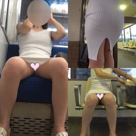 【電車対面パンチラ51】☆三角ゾーン観察記録/白ワンピお*さん！