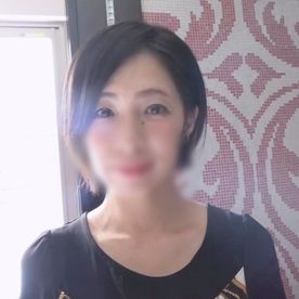 《素人・中出し》◇ショートカットの結婚10年目の奥様◇変態マ○コは激しいストロークにガマンできずに大絶頂！大量中出し！