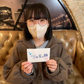 お堅い職種のメガネっ*OL21歳続。黒髪になり素朴さが増した彼女の濃厚フェラチオを堪能し顔面とメガネに大量顔射。