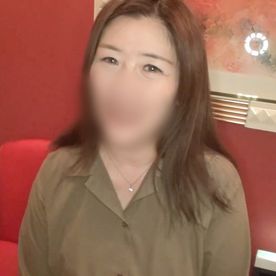 【人妻／熟女】56歳茶髪ロングヘアのパート奥さま。肉感すっごいぽっちゃりボディ揺らして淫れるハメ撮りセックス。 FC2-PPV-4564577