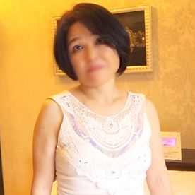 【素人・不倫】美脚際立つ色白スレンダーボディの熟妻(52歳) 少しお堅い雰囲気がありますが、おまんこに触れた途端に吐息が乱れて発情。 FC2-PPV-4647512