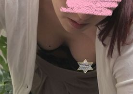 胸チラ！　隣のおねえさん