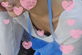 ライン工場のバイト*はゆるゆるブラ　乳首丸見え