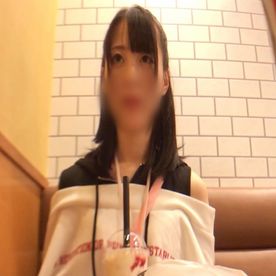 【素人／個撮】20歳黒髪童顔の女子をナンパ。感度良好の敏感パイパンマ●コを激ピス中出しセックス。 FC2-PPV-4571708