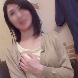 【熟女】青木りなさん（42歳）。パーツモデル撮影に来た美人熟女を強引に脱がせる！