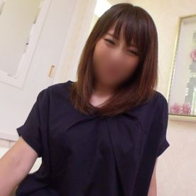 【人妻・熟女】ホテルでハメ撮り！ 松◯奈緒似のスレンダーな美熟女「しおり」さん。