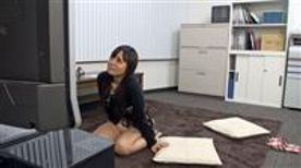 AVレビューのアルバイトに来た素人*が突然現れた男優の話術に丸め込まれ喰われてしまう！