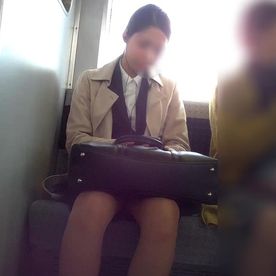 【電車対面パンチラ番外編】☆三角ゾーン観察記録／リクルートスーツ編