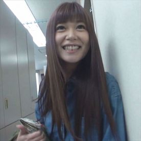 野外露出少女 