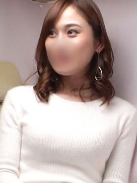 【素人】某芸能人にそっくりな人妻さん♥旦那よりも大きなおちんちんに大興奮♥