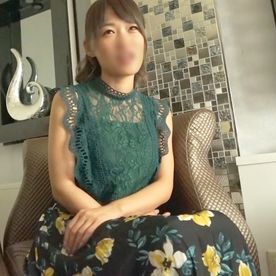 【素人】完璧なまでのくびれ、美顔の清楚人妻(37歳) 即濡れするパイパンおまんこを生ハメ。 子宮に亀頭が当たると幸せ顔までして他人棒に夢中。 FC2-PPV-4619206