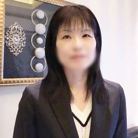 【中出し】落ち着いた雰囲気が印象的な49歳熟女◆羞恥プレイにおま○こ汁垂らしてイキまくり！エロいオナニー披露！生チ○ポで大絶叫イキ！膣内射精！ FC2-PPV-4641238