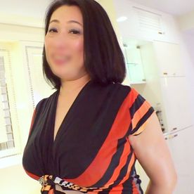 【不倫】デカ尻際立つ、ぽっちゃり体型熟女(45歳) 愛嬌と品が溢れる奥様が他人棒でイキ狂い！ 痙攣を続ける肉厚おまんこへ大量中出し。 FC2-PPV-4631815