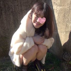 野外！田んぼの片隅でコッソリ♥恥ずかしがりながらも美味しそうに貪る濃厚フェラ！