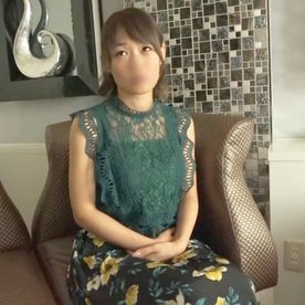 【素人】とてつもないくびれを持つスレンダー人妻(36歳) お淑やかそうな風貌からは打って変わり、スパイダー騎乗で腰を振って中出しを求める淫乱オンナ化。 FC2-PPV-4626887