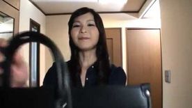 はずかしめを受けて感じる人妻…01