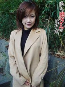Flirt with the wife of a small erotic body and in the middle of a city and do video shooting ...