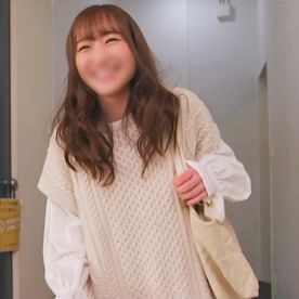 【素人/3P】カフェでバイトをしている愛嬌抜群な”ゆりなちゃん” カフェ内での笑顔から一変、複数人プレイで汗だく腰ヘコイキして大量潮吹き。 FC2-PPV-4637049