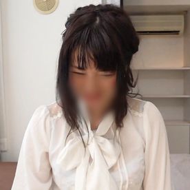 【人妻・ハメ撮り】笑顔が可愛らしい**系奥さん！手マンされてビシャビシャと大量潮吹き！**チ○ポの激ピストンで快楽イキ！