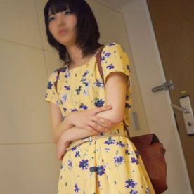 【個人撮影】スレンダーで可愛らしい**大生。チンポ見るだけのつもりが生ハメまで…